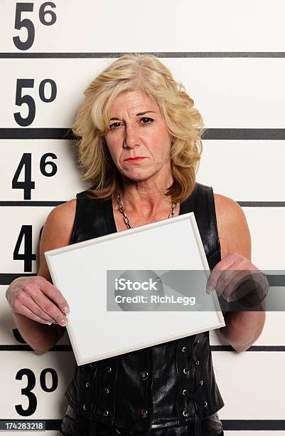 Photo libre de droit de Mugshot Dune Femme banque d'images et plus d'images libres de droit de Adulte - Adulte, Adulte d'âge mûr, Arrestation