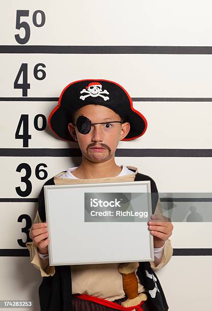 Mugshot Der Pirate Boy Stockfoto und mehr Bilder von 8-9 Jahre - 8-9 Jahre, Angst, Autorität