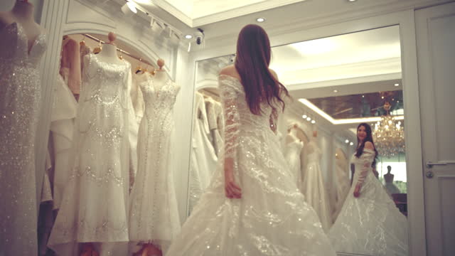 Luxury wedding dress