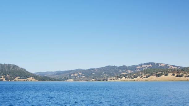 lago en napa, ca - lake hennessey fotografías e imágenes de stock