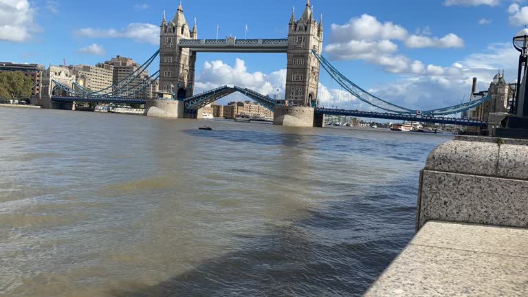 A view of Tower Bridge opening and closing