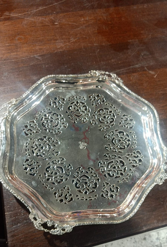 The antique design metallic tray view in the restaurant