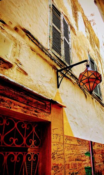 moroccan alley way - indoors window courtyard elegance imagens e fotografias de stock
