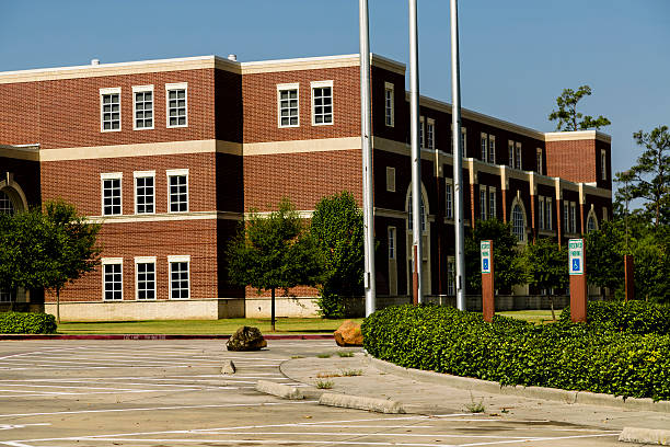 istock Education:  Front of school building and parking area. 174326775