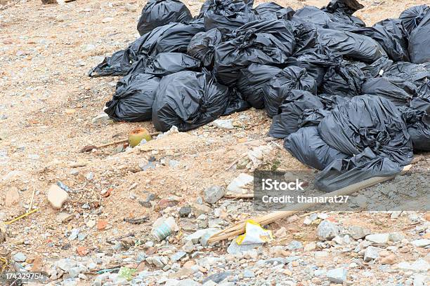 Czarny Śmieci - zdjęcia stockowe i więcej obrazów Bez ludzi - Bez ludzi, Fotografika, Góra