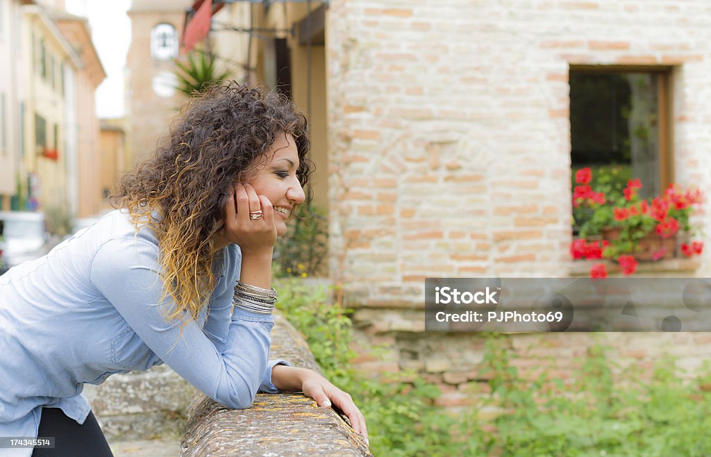 Nachdenklich junge Frau - Lizenzfrei Attraktive Frau Stock-Foto