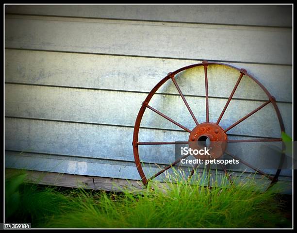 Roda De Vagão - Fotografias de stock e mais imagens de Antiguidade - Antiguidade, Ao Ar Livre, Carrinho - Meio de Transporte