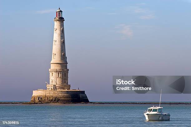 Luxuriöse Leuchtturm Und Boot Stockfoto und mehr Bilder von Alt - Alt, Anleitung - Konzepte, Aquitanien