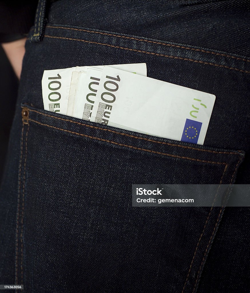 マネーにポケット - 100ユーロ紙幣のロイヤリティフリーストックフォト