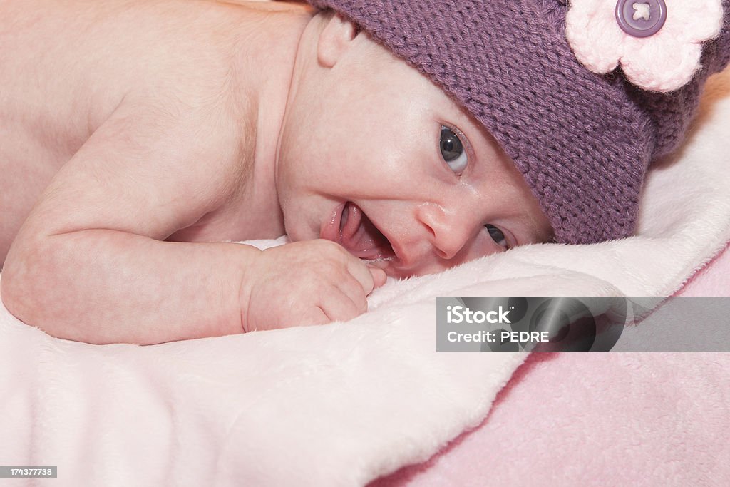Sorrindo recém-nascido - Foto de stock de Bebê royalty-free