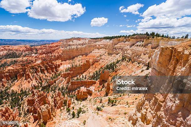 Photo libre de droit de Panorama De Bryce Canyon Dinspiration Point Utah Étatsunis banque d'images et plus d'images libres de droit de Beauté de la nature