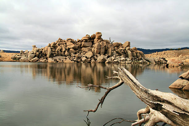 Cтоковое фото Скала отражение в Озеро Jindabyne