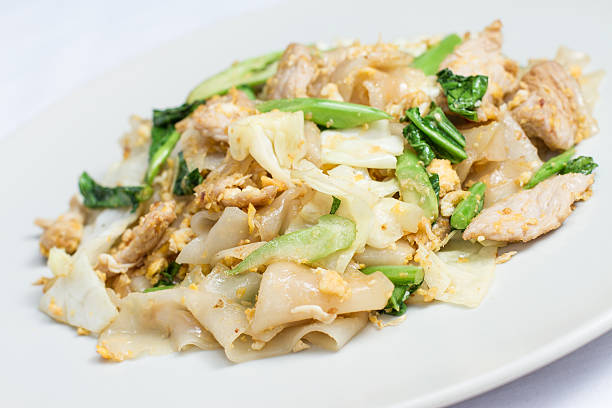 istock Pad Se-ew Moo, Thai food 174385376