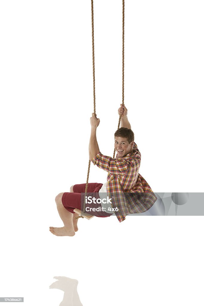 Счастливый человек, Качаться на веревке swing - Стоковые фото 20-29 лет роялти-фри