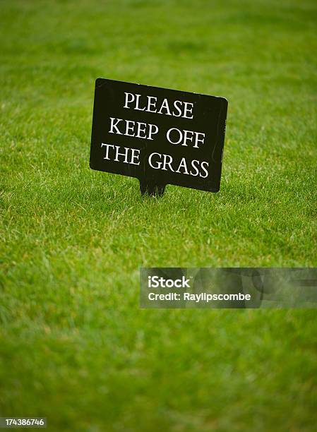 Please Keep Off The Grass Sign Stock Photo - Download Image Now - Keep Off Lawn Sign, Advice, Formal Garden