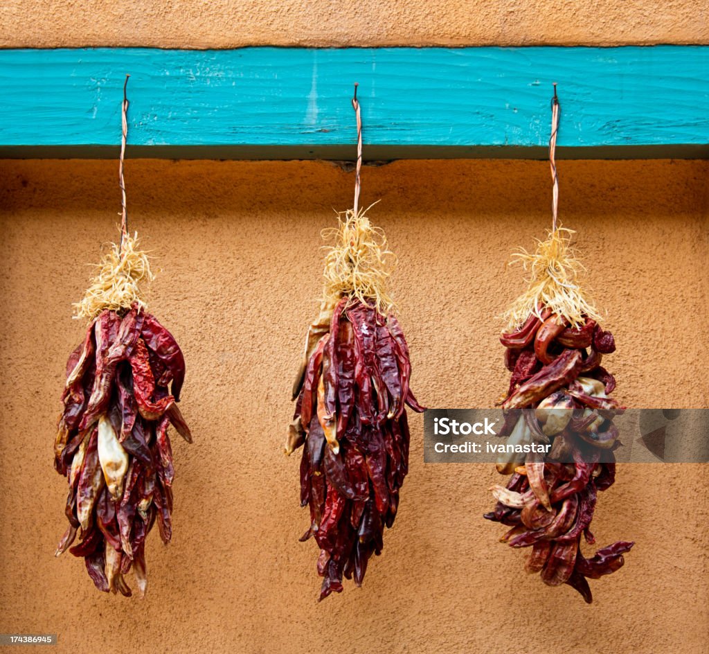 Chili Peppers Ristras - Foto stock royalty-free di Albuquerque