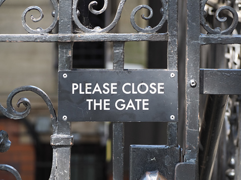 please close the gate sign on a fence gate