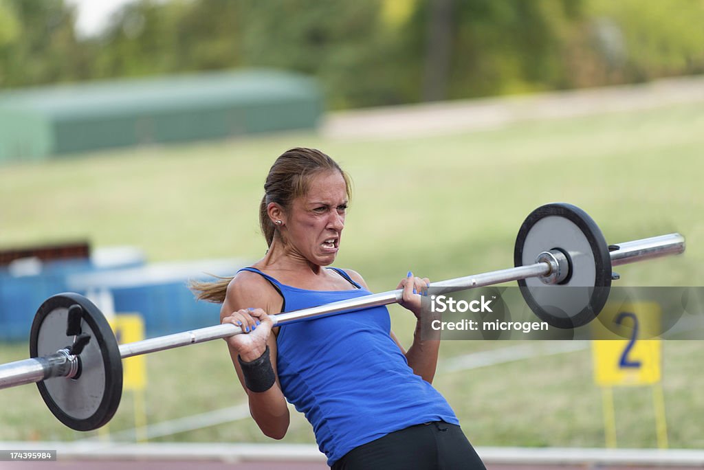 Kobieta crossfit konkurencji - Zbiór zdjęć royalty-free (Ciężary)