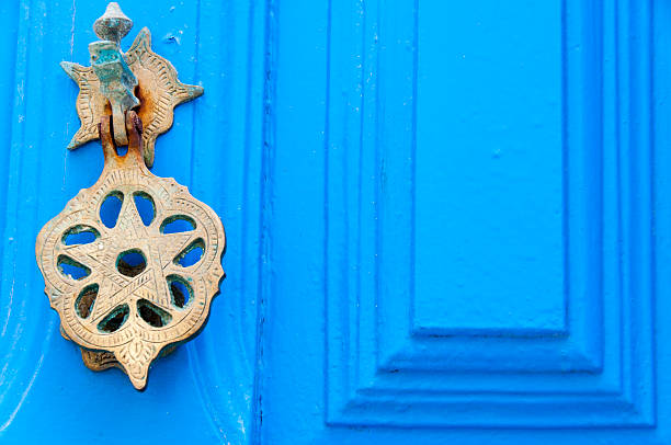 istock Llamador. Door Knocker 174399204
