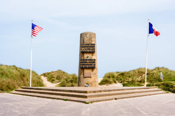 denkmal für die landung der alliierten streitkräfte und der französischen 2. panzerdivision in utah beach. - iwo jima stock-fotos und bilder