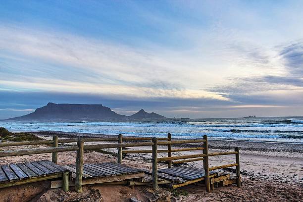 pôr do sol sobre o table bay - milnerton - fotografias e filmes do acervo