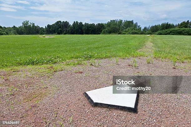 Foto de Casa Rural Prato e mais fotos de stock de Infância - Infância, T-ball, Abandonado