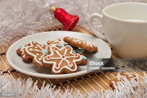 Ist Sugar Kekse Und Milch Für Santa Stockfoto und mehr Bilder von Biegung - Biegung, Blumenkranz, Christbaumkugel