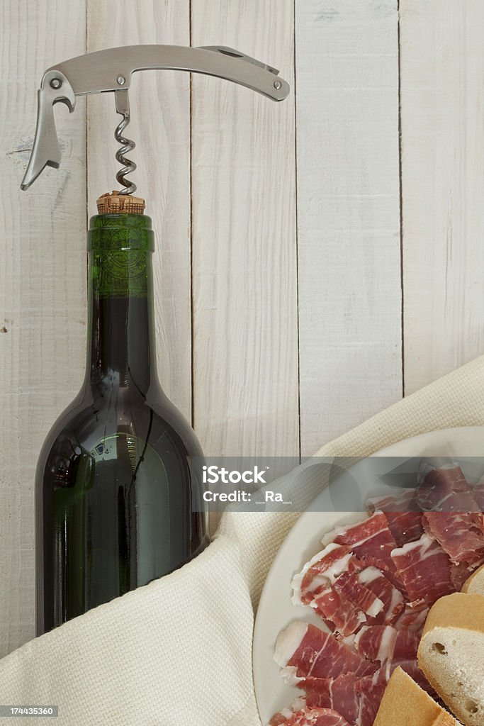 Vetro e bottiglia di vino - Foto stock royalty-free di Alchol