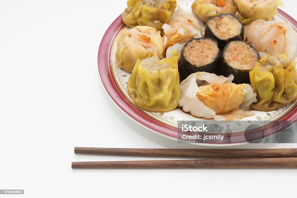 La cocina china, camarón al vapor gyoza y dimsum en blanco backg - Foto de stock de Aire libre libre de derechos