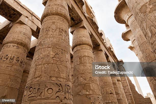Photo libre de droit de Colonnes Du Temple De Karnak banque d'images et plus d'images libres de droit de Asie de l'Ouest - Asie de l'Ouest, Colonnade, Colonne architecturale