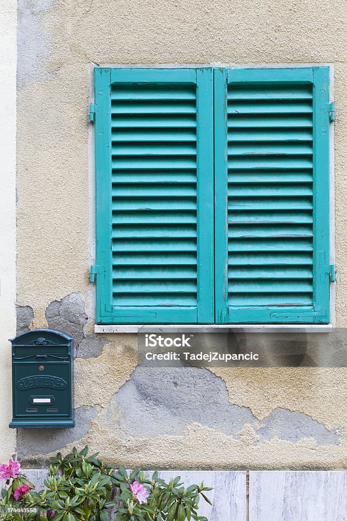 Colorato finestra - Foto stock royalty-free di Ambientazione esterna