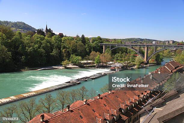 Paisaje Urbano De Berna Y Río Aare Foto de stock y más banco de imágenes de Agua - Agua, Aire libre, Aldea