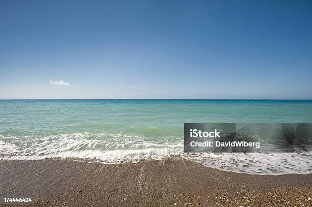 Mar Mediterrâneo Da Praia Sicília - Fotografias de stock e mais imagens de Ao Ar Livre - Ao Ar Livre, Cena de tranquilidade, Descontrair