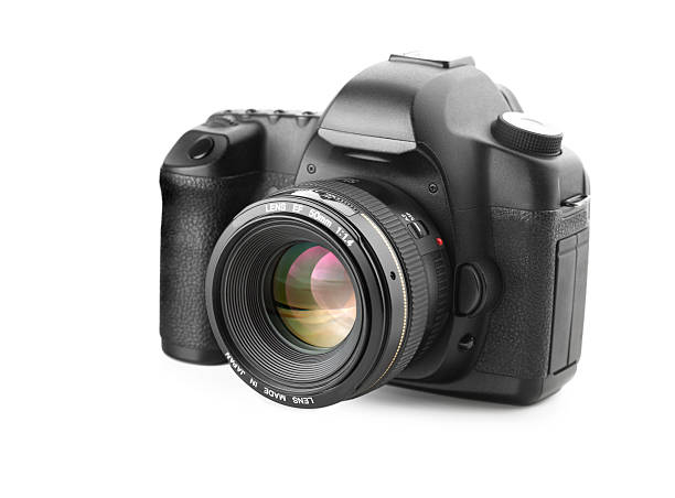 dslr-kamera mit an der wand montierten 50 mm f1.4 gläser auf weißem hintergrund - digitalkamera stock-fotos und bilder