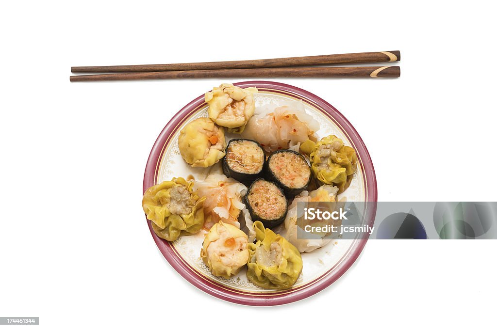 Китайская кухня на пару креветки gyoza и dimsum на белом backg - Стоковые фото Без людей роялти-фри