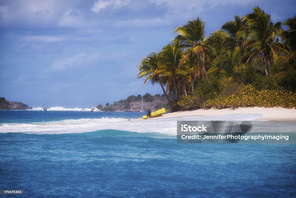 Barco en playa del caribe - Foto de stock de The Baths libre de derechos