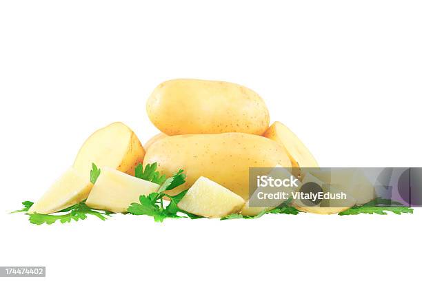 Foto de Batatas Jovens Decoração De Salsa Isolado e mais fotos de stock de Agricultura - Agricultura, Amarelo, Amiloide