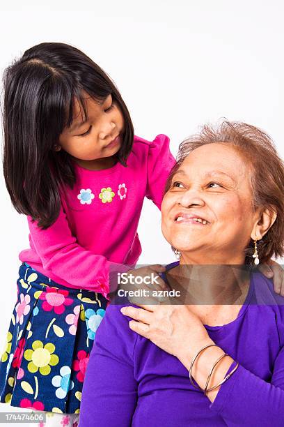 Foto de Linda Garota Com A Vovó Filipino e mais fotos de stock de Avó - Avó, Criança, Filipino
