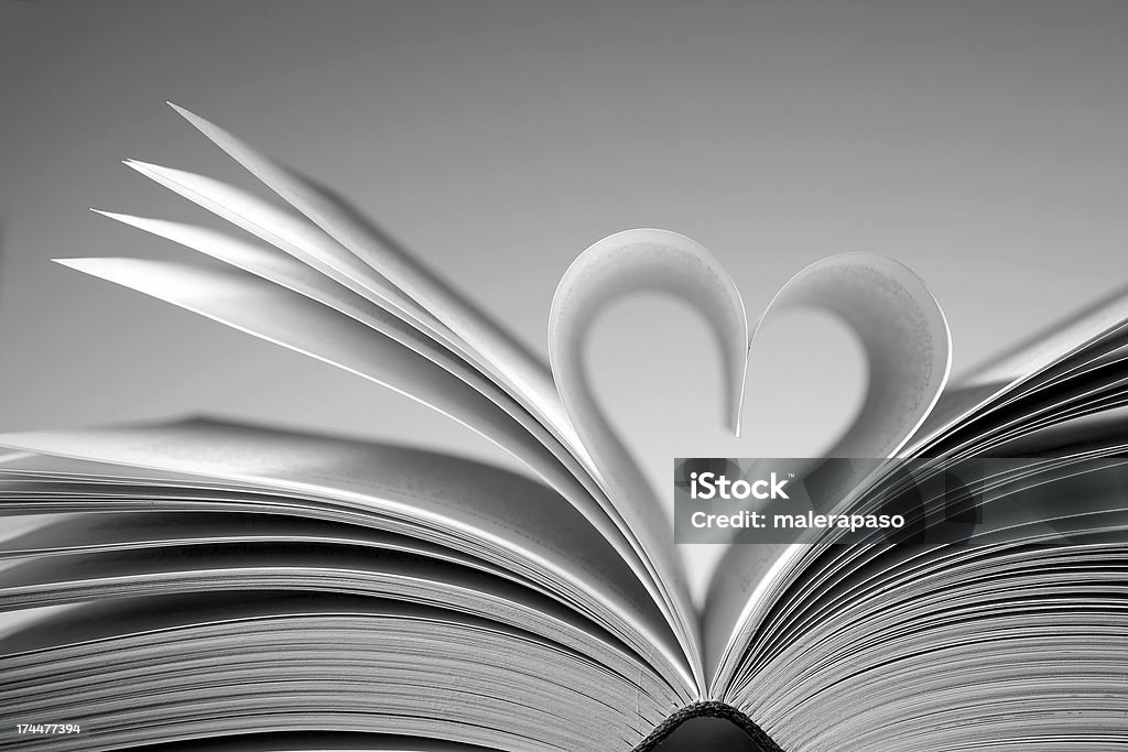 Забронируйте heart - Стоковые фото Книга роялти-фри