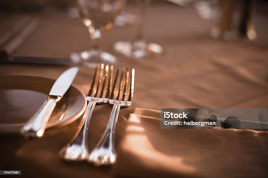 Restaurantes elegantes - Foto de stock de Cubierto completo libre de derechos