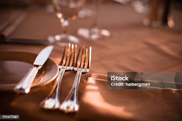 Restaurantes Elegantes Foto de stock y más banco de imágenes de Cubierto completo - Cubierto completo, Restaurante, Servicio de lujo