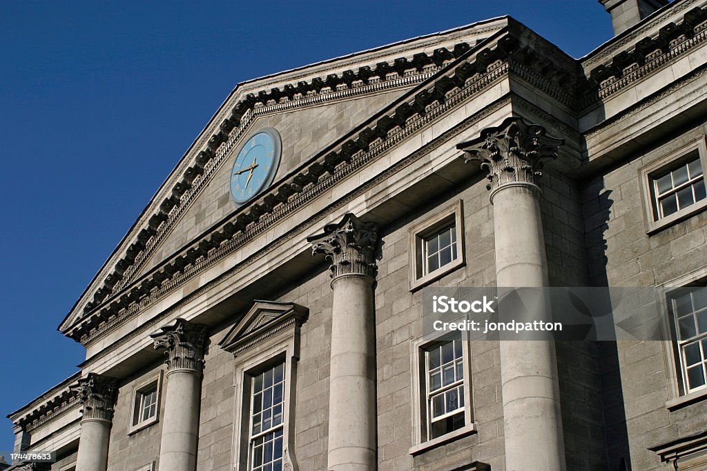Impresionante columned edificio - Foto de stock de Aprender libre de derechos