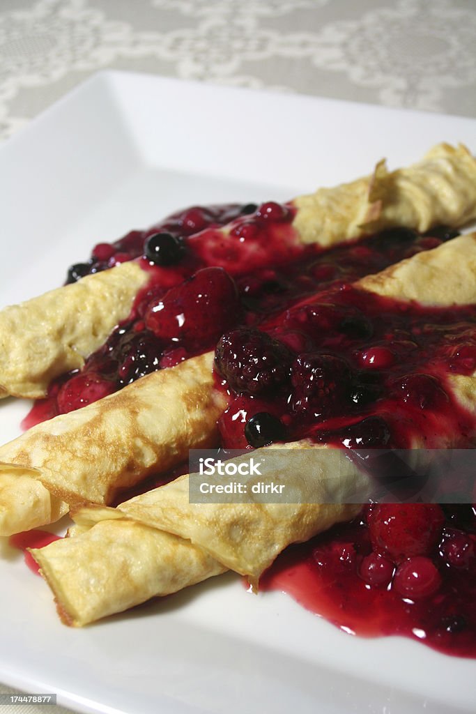 Crepes de frutas silvestres - Foto de stock de Amora-preta royalty-free