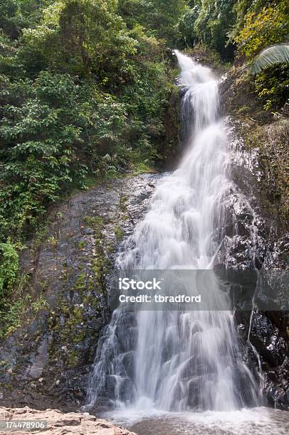 Cascada En Tailandia Foto de stock y más banco de imágenes de Agua - Agua, Agua descendente, Aire libre