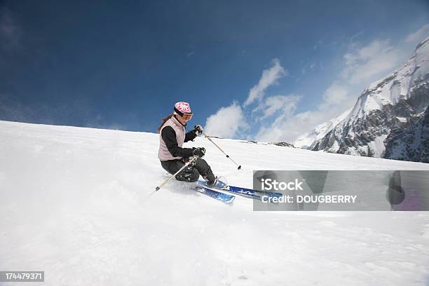雌スキーで動き - テレマークスキーのストックフォトや画像を多数ご用意 - テレマークスキー, 20代, 30代