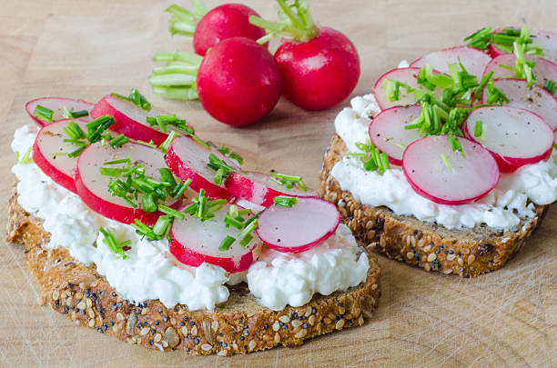 istock Whole bread with cottage cheese and radish 174481361