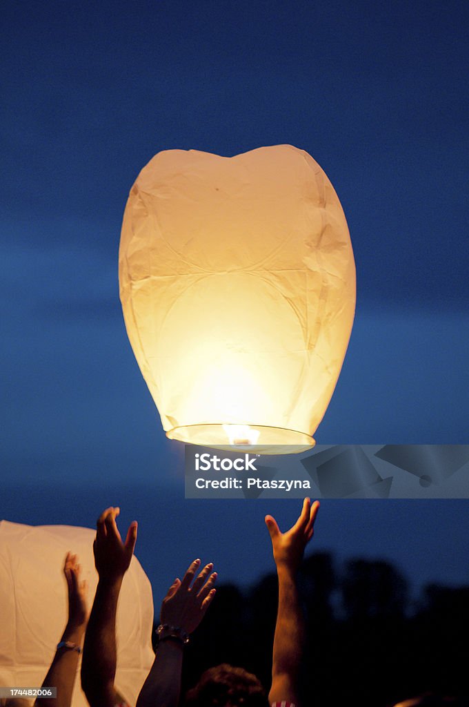 Flying lampion - Zbiór zdjęć royalty-free (Czerwiec)