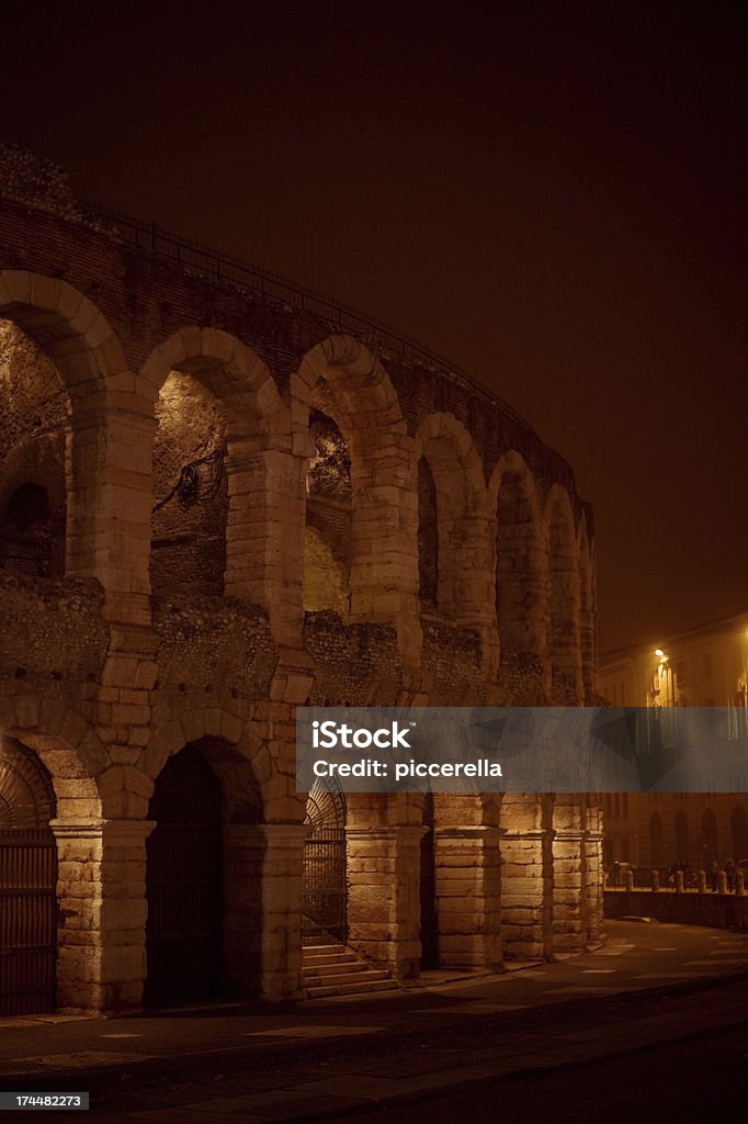 Arena di Verona in the fog - Foto de stock de Noite royalty-free