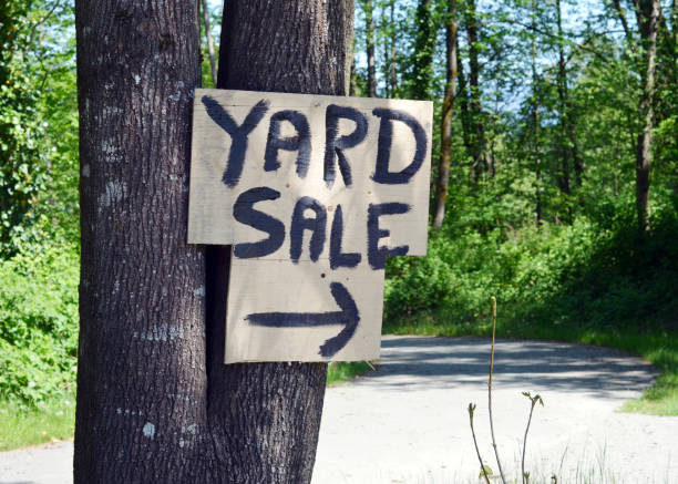 istock Yard Sale Sign 174482644