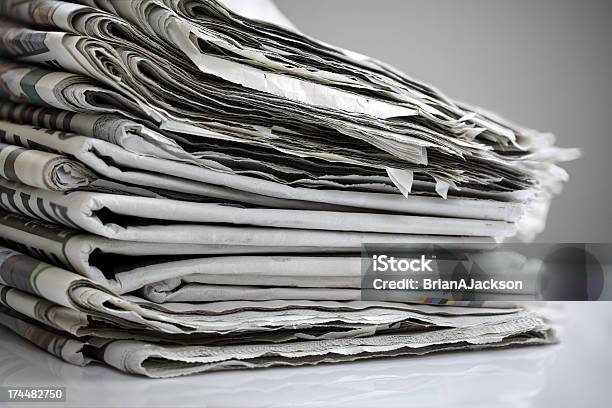 Los Periódicos Foto de stock y más banco de imágenes de Nota de prensa - Nota de prensa, Acontecimientos en las noticias, Arte cultura y espectáculos